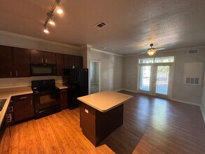 1811 Medical Pkwy in San Marcos, TX - Foto de edificio - Building Photo