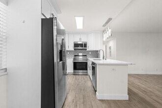 6 Burgundy A in Delray Beach, FL - Building Photo - Building Photo