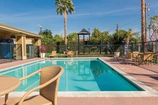 Mountain View Cottages in Indio, CA - Building Photo