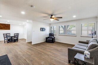 11127 Pinehurst Dr in Austin, TX - Building Photo - Building Photo