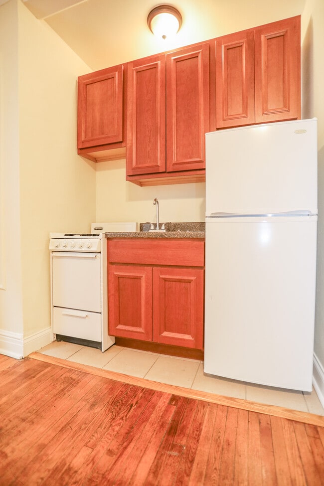 4546 N Malden St, Unit #311