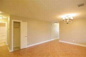 10111 Farrell Dr in Houston, TX - Building Photo - Building Photo