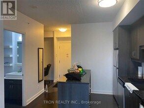 9199 Yonge St in Richmond Hill, ON - Building Photo - Building Photo