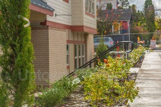 5885 S Macadam Ave in Portland, OR - Building Photo - Building Photo