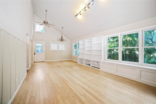 2716 E 22nd St in Austin, TX - Building Photo - Building Photo