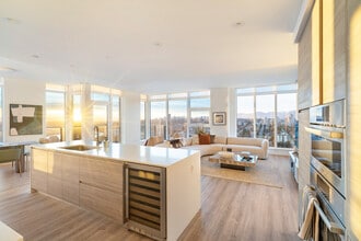 680 Quayside Dr in New Westminster, BC - Building Photo - Building Photo
