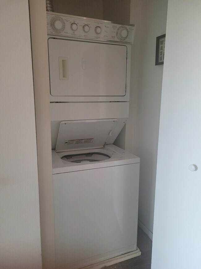 6010 Oakwood Dr in Lisle, IL - Building Photo - Building Photo