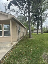 11817 13th St in Santa Fe, TX - Foto de edificio - Building Photo