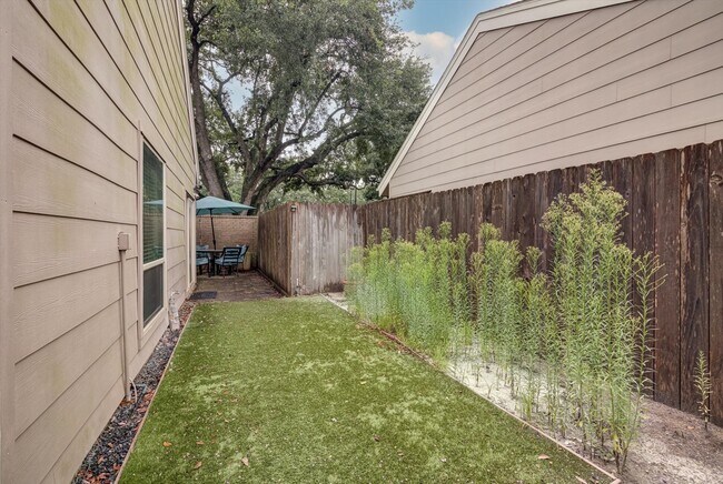 property at 13975 Hollowgreen Dr