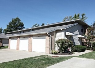 Winfield Commons in Westlake, OH - Building Photo - Building Photo
