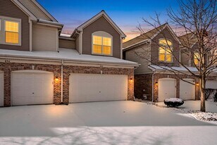 898 McKenzie Station Dr in Lisle, IL - Building Photo