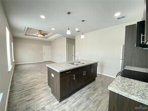 7107 N 59th Ln, Unit 3 in McAllen, TX - Building Photo - Building Photo