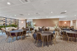 12550 Lake Ave in Lakewood, OH - Foto de edificio - Building Photo