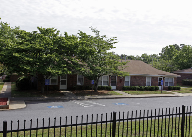 Oakland Place Apartment in Greer, SC - Building Photo - Building Photo