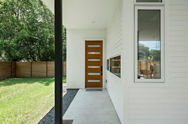 5507 Manor Rd in Austin, TX - Building Photo - Building Photo