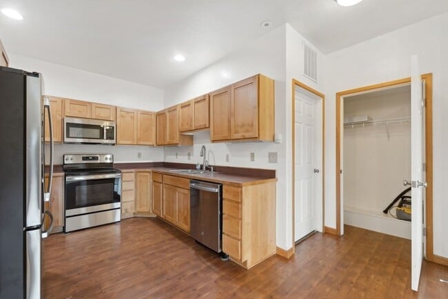 property at 6211 Shiloh Ave