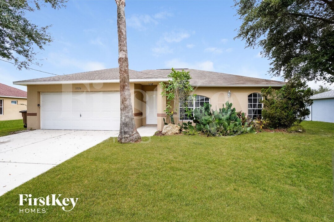 3726 6th St W in Lehigh Acres, FL - Building Photo