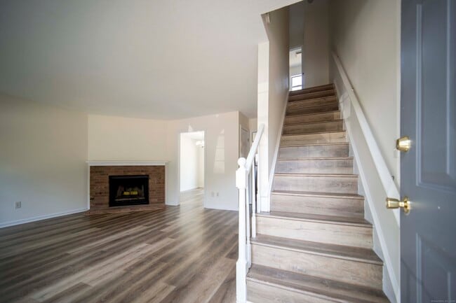 183 Austin Ryer Ln in Branford, CT - Foto de edificio - Building Photo