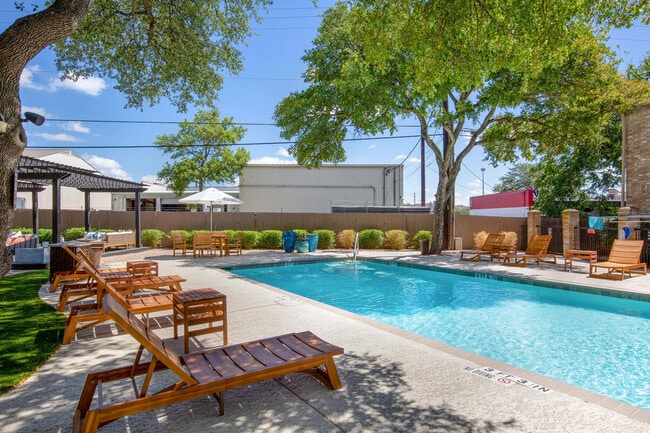 Summit at Westwood in Austin, TX - Foto de edificio - Building Photo