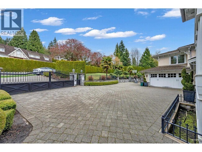 2913 Altamont Crescent in West Vancouver, BC - Building Photo - Building Photo