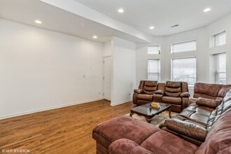 1945 W Cermak Rd-Unit -1 in Chicago, IL - Building Photo - Building Photo
