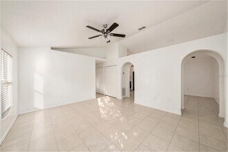 1020 Brenton Leaf Dr in Ruskin, FL - Building Photo - Building Photo