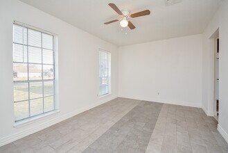 4906 E Orem Dr in Houston, TX - Building Photo - Building Photo