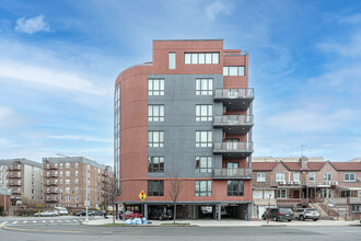 7 Corbin Pl in Brooklyn, NY - Building Photo - Building Photo