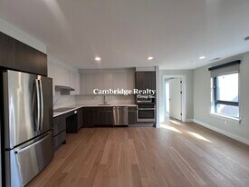 8 Central St, Unit TT in Somerville, MA - Building Photo