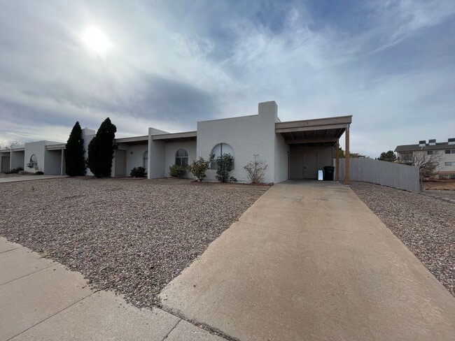 property at 4300 Plaza Oro Loma
