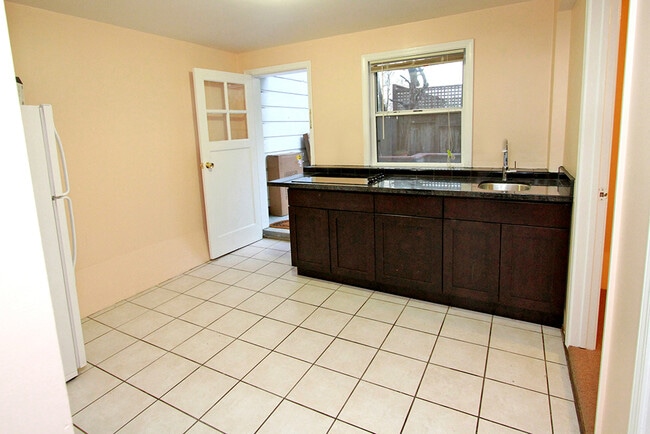 886 44th Ave, Unit 886a in San Francisco, CA - Foto de edificio - Building Photo