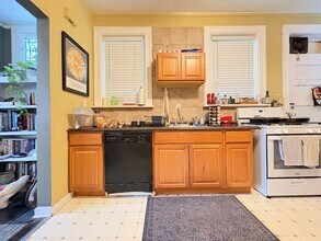 5718 Ellsworth Ave, Unit Apt 2 in Pittsburgh, PA - Building Photo - Building Photo