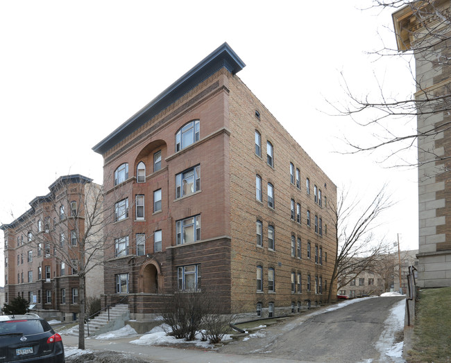 Lowry Hill Apartments in Minneapolis, MN - Building Photo - Building Photo