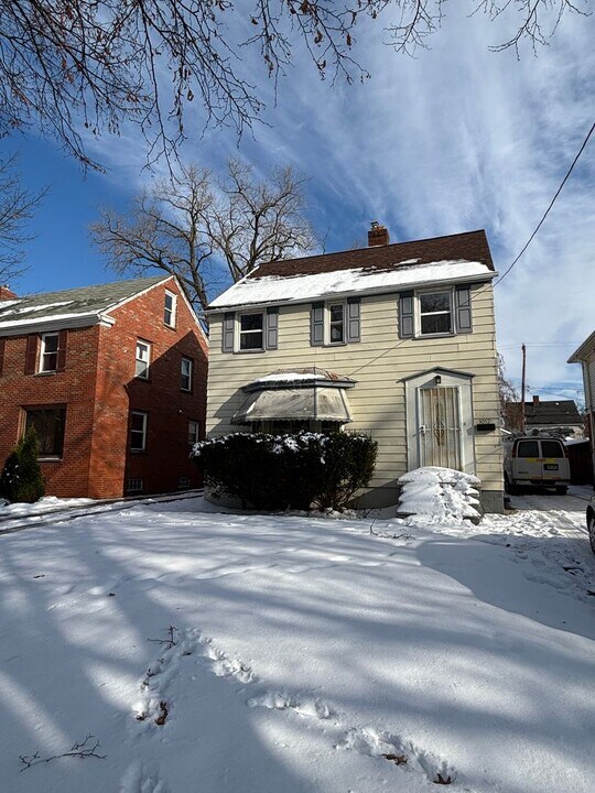 3057 Livingston Rd in Cleveland, OH - Building Photo