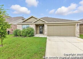 8910 Rancher Pl in Seguin, TX - Building Photo