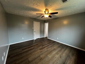 19819 Dawn Mist Dr in Humble, TX - Foto de edificio - Building Photo