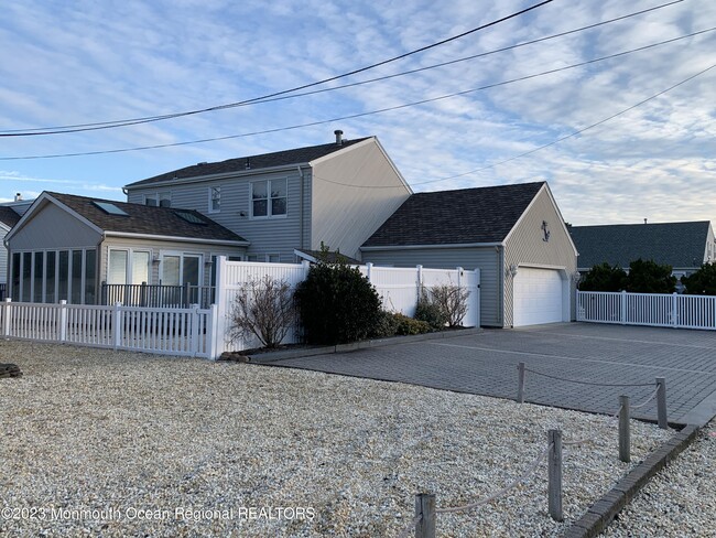 107 Carlton Pl in Mantoloking, NJ - Building Photo - Building Photo