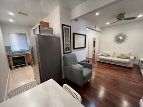 526 15th St in Miami Beach, FL - Foto de edificio - Building Photo