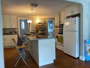 49 Walnut St, Unit 1 in Northampton, MA - Building Photo - Building Photo