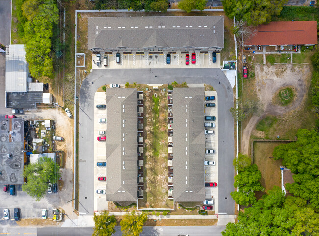 Montclair Townhomes in Brandon, FL - Building Photo - Building Photo