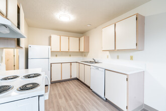 McDonald Place Apartments in Spokane, WA - Building Photo - Interior Photo