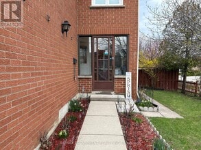 4313 Lee Dr in Mississauga, ON - Building Photo - Building Photo