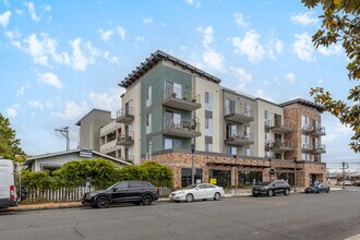 3068 State St in Carlsbad, CA - Foto de edificio - Building Photo