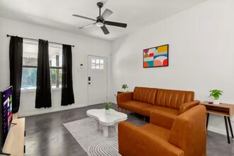 1835 Dawson St, Unit 102 in San Antonio, TX - Foto de edificio - Building Photo