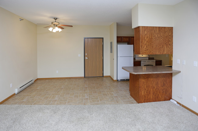 Bison Crossing Apartments in Fargo, ND - Building Photo - Interior Photo