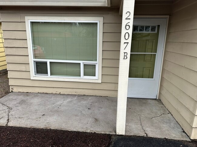2607 SE 101st Ave in Portland, OR - Building Photo - Building Photo