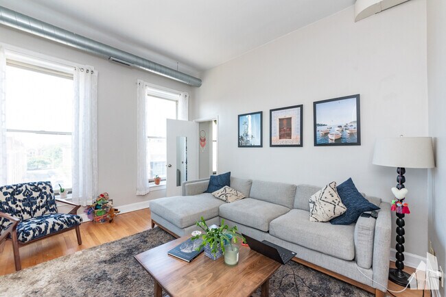 1429 W Chicago Ave in Chicago, IL - Foto de edificio - Building Photo