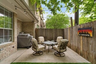 7606 N Linpar Ct in Houston, TX - Foto de edificio - Building Photo