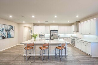 113 Bowery in Irvine, CA - Foto de edificio - Building Photo