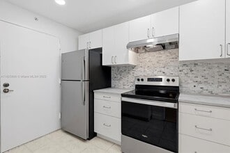 625 Biltmore Way in Coral Gables, FL - Building Photo - Building Photo